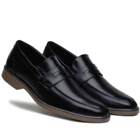 Sapato Casual Masculino, cor Preta sem cadarço e solado marrom